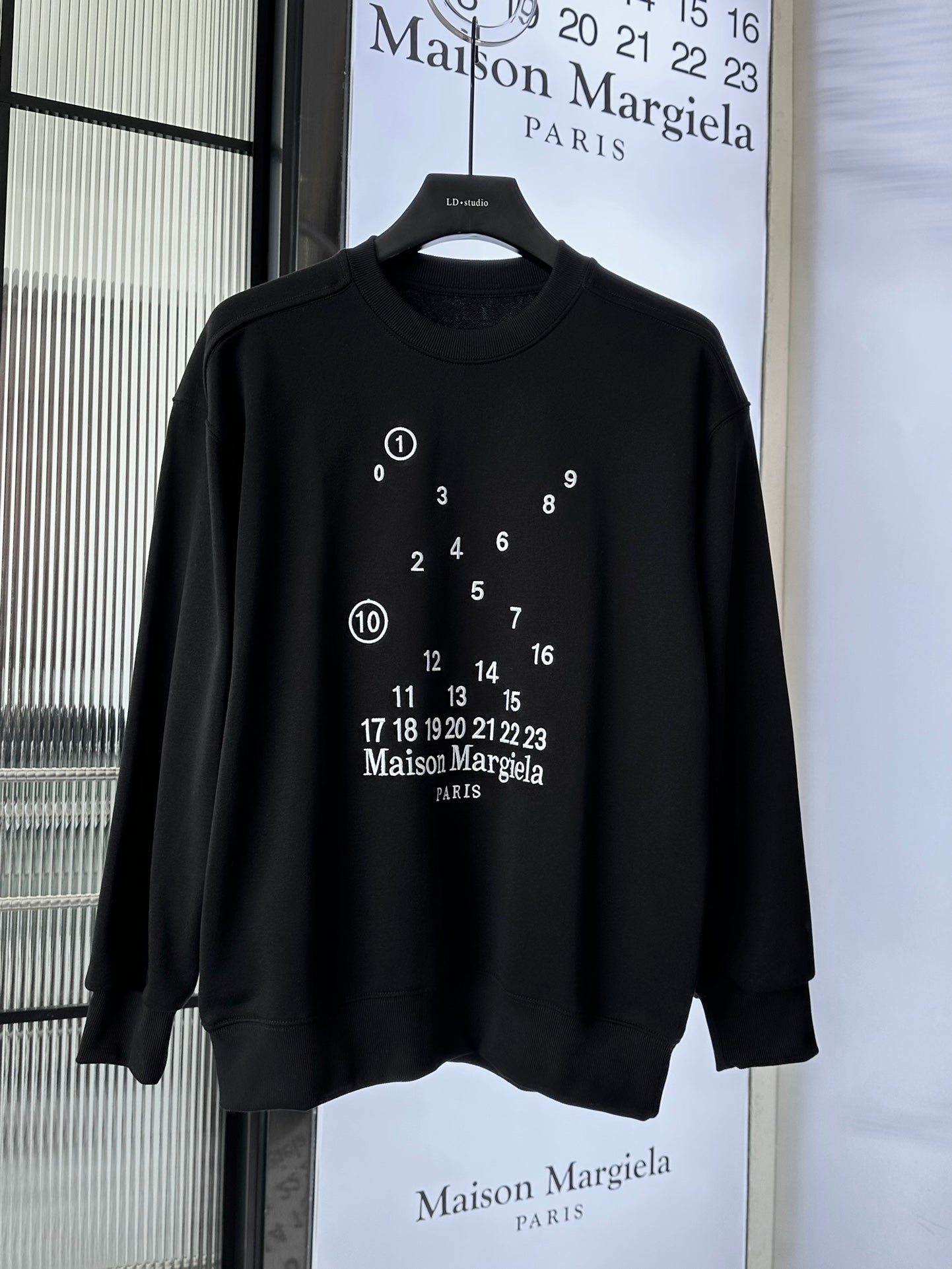 Small niche black loose hoodie