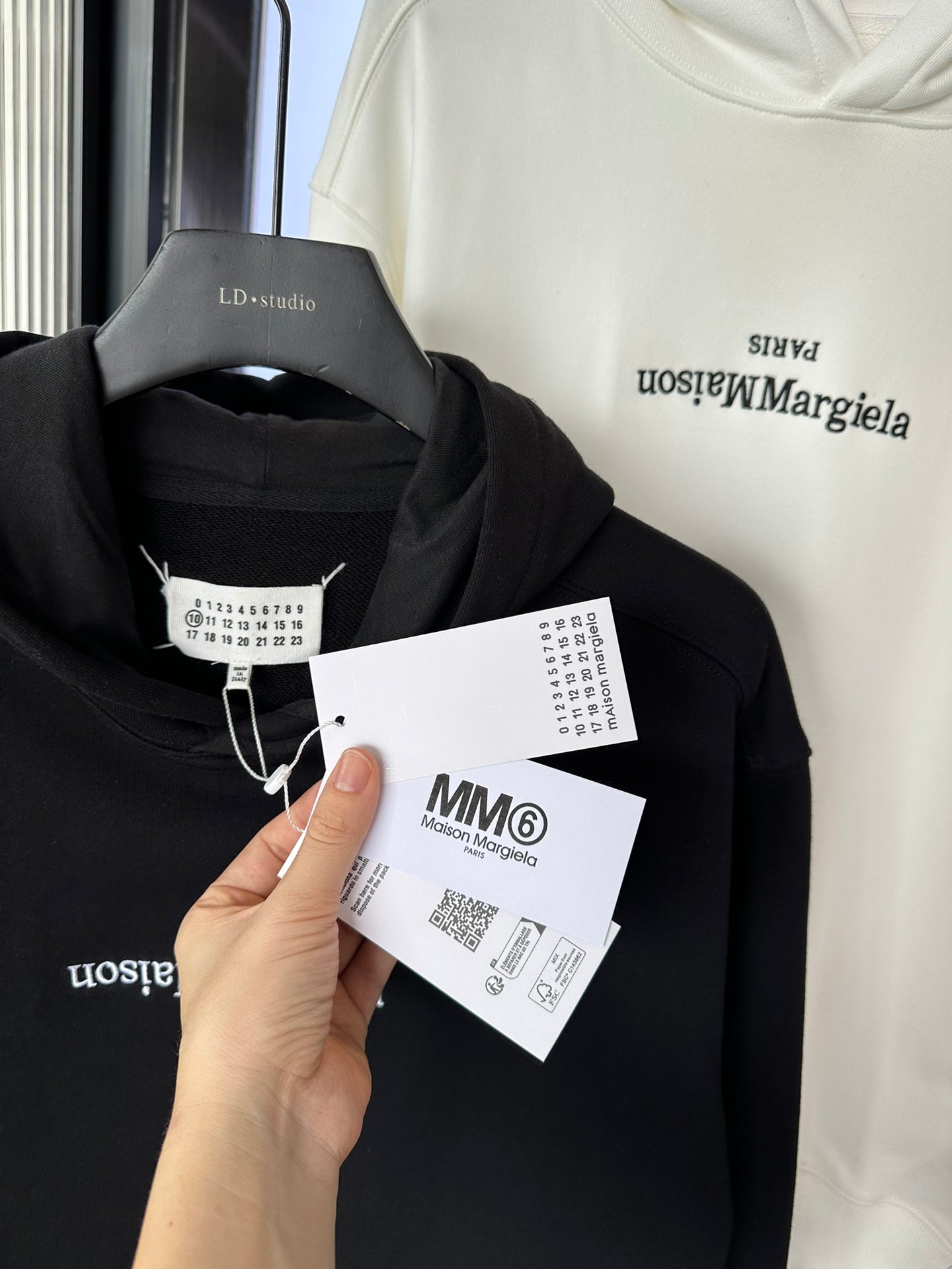 Small niche black loose hoodie