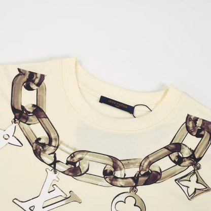 Necklace printed T-shirt