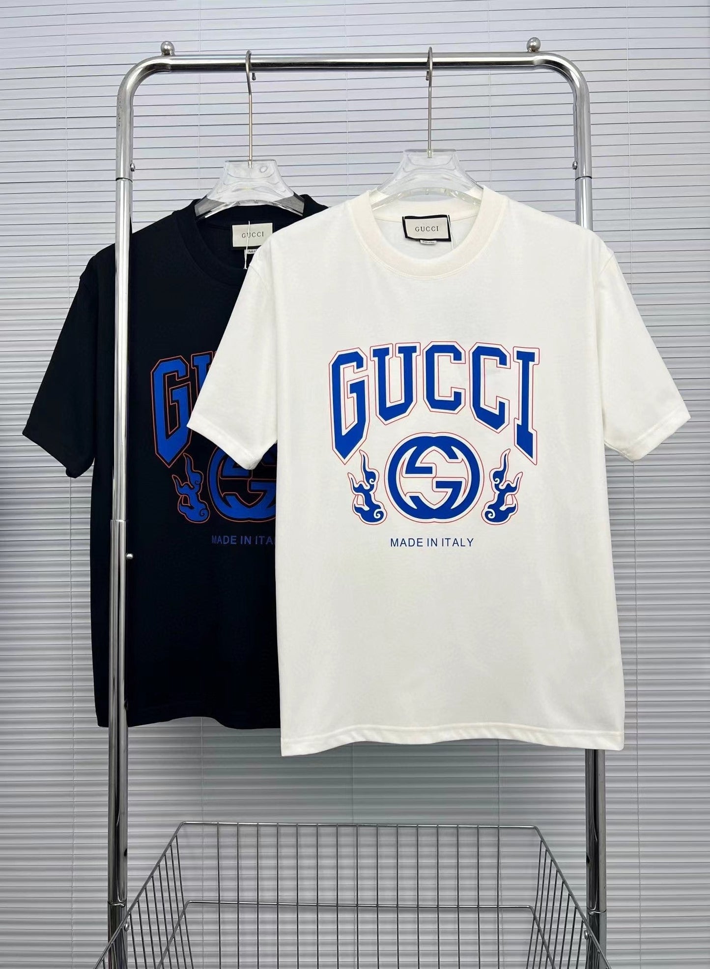 Round neck contrast logo short sleeves