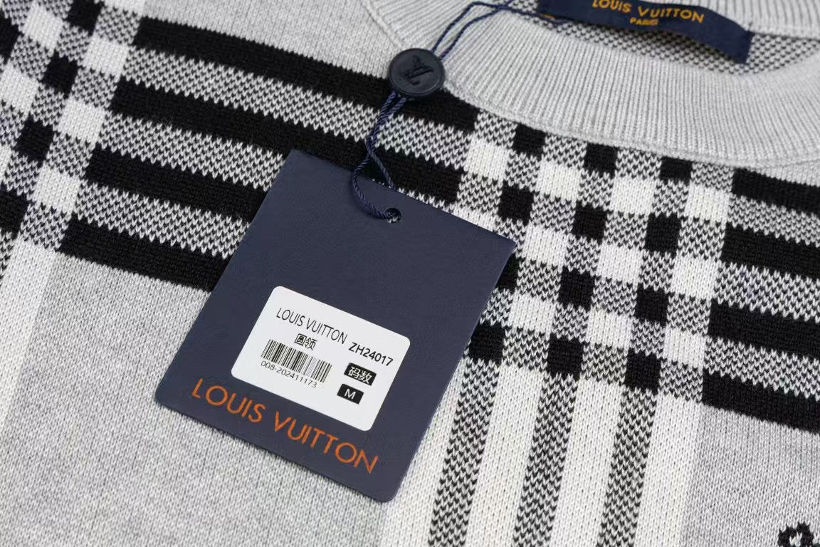 Checkered round neck sweater