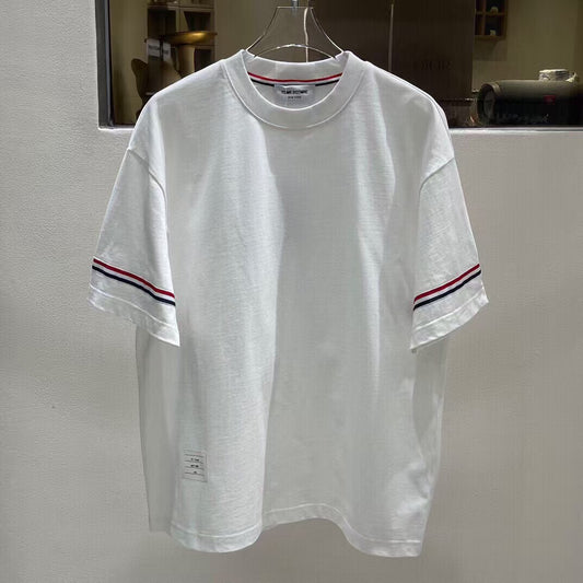 Latest short sleeved round neck T-shirt