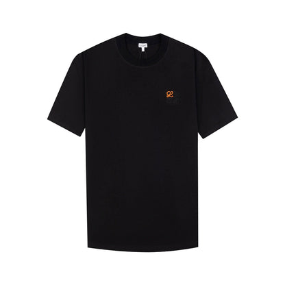 Ribbed crew neck, contrast embroidered short sleeves